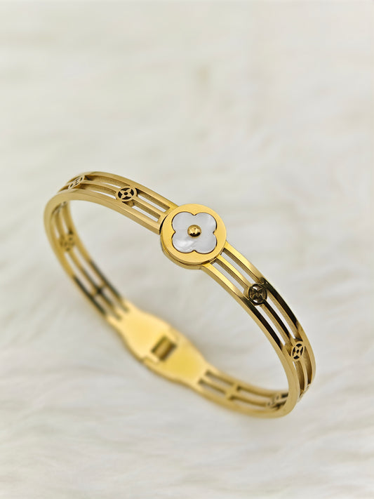 18K Gold Plated Anti-Tarnish Snow Flora Bracelet – Elegant Designer Floral Cut Bangle for Women  RGB513