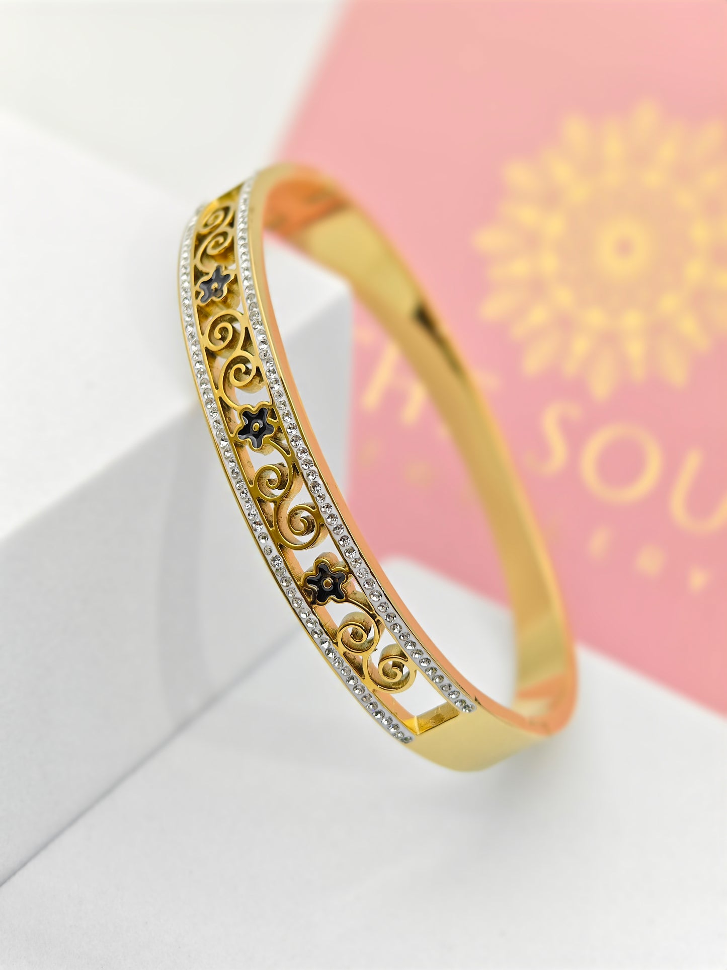 18K Gold Plated Filigree Bangle with Crystal Embellishments – Elegant Vintage-Inspired Design RGB289