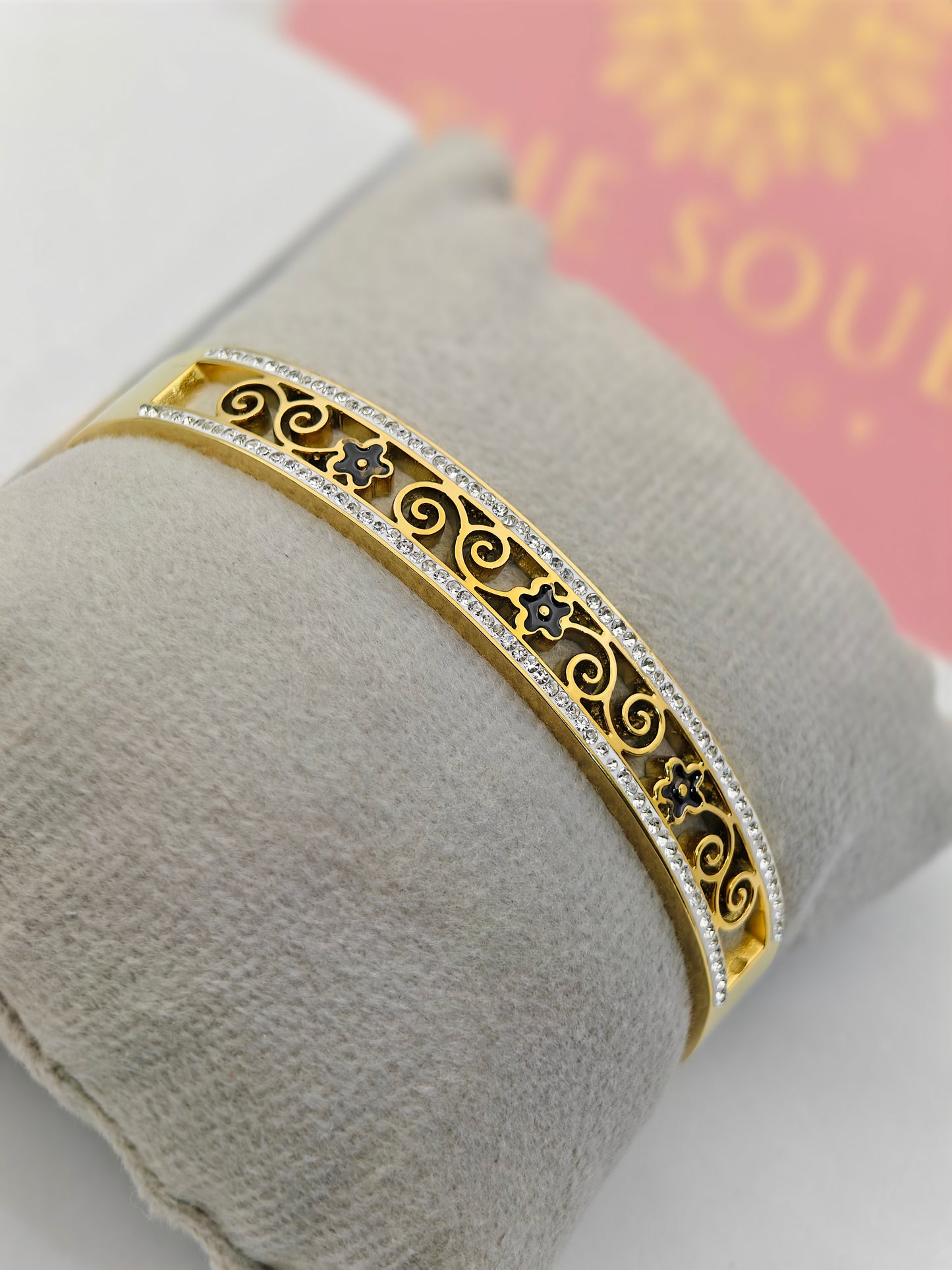 18K Gold Plated Filigree Bangle with Crystal Embellishments – Elegant Vintage-Inspired Design RGB289