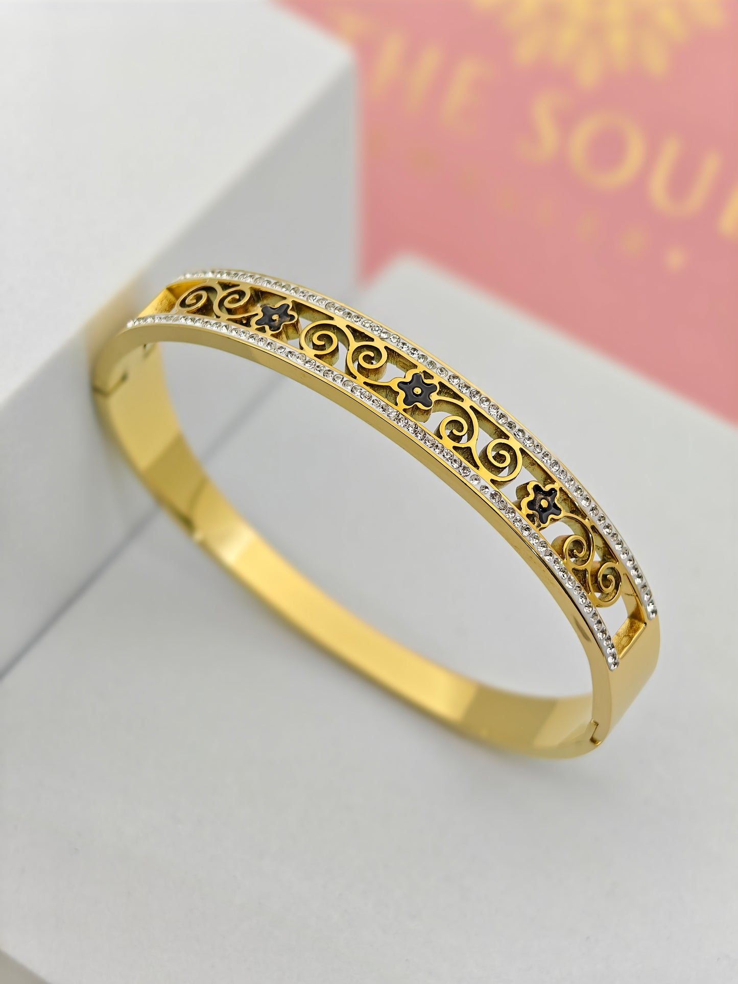 18K Gold Plated Filigree Bangle with Crystal Embellishments – Elegant Vintage-Inspired Design RGB289