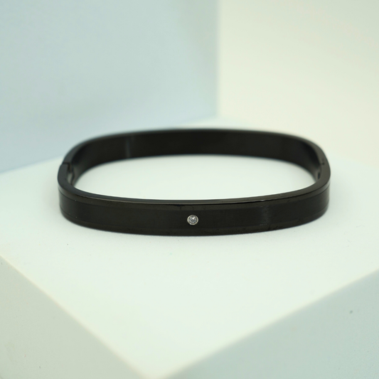 Luxury Black Polished Anti-Tarnish Bangle with Diamond Accent – Sleek Openable Design RGB313