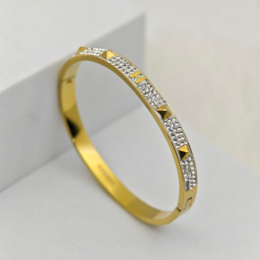 Luxury 22K Gold-Plated Pyramid CZ Bracelet – Anti-Tarnish Stainless Steel Bangle with Studded Crystal Accents RGB452