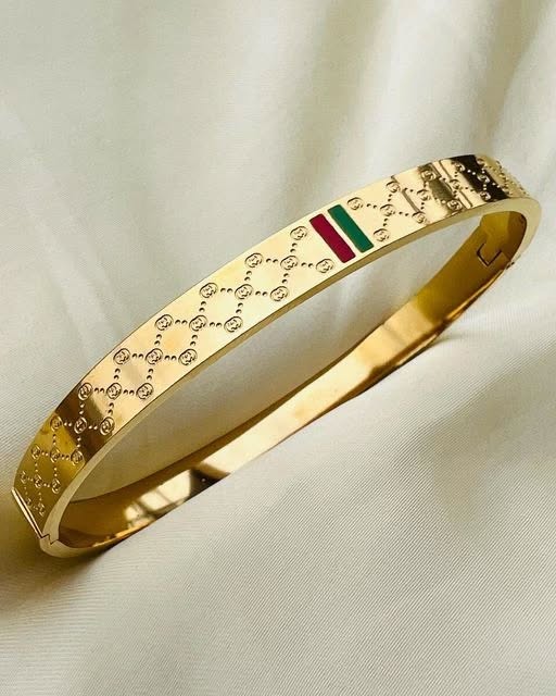 Luxury 18K Yellow Gold Plated Anti-Tarnish Designer Bangle – Iconic Red & Green Accent for Men & Women RGB481