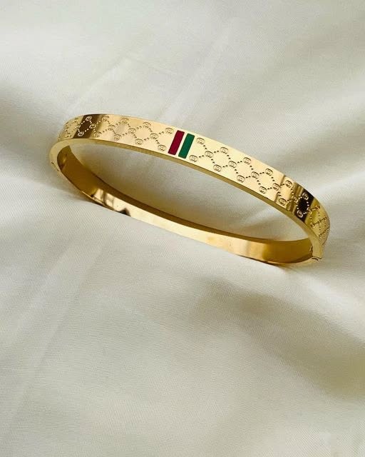 Luxury 18K Yellow Gold Plated Anti-Tarnish Designer Bangle – Iconic Red & Green Accent for Men & Women RGB481