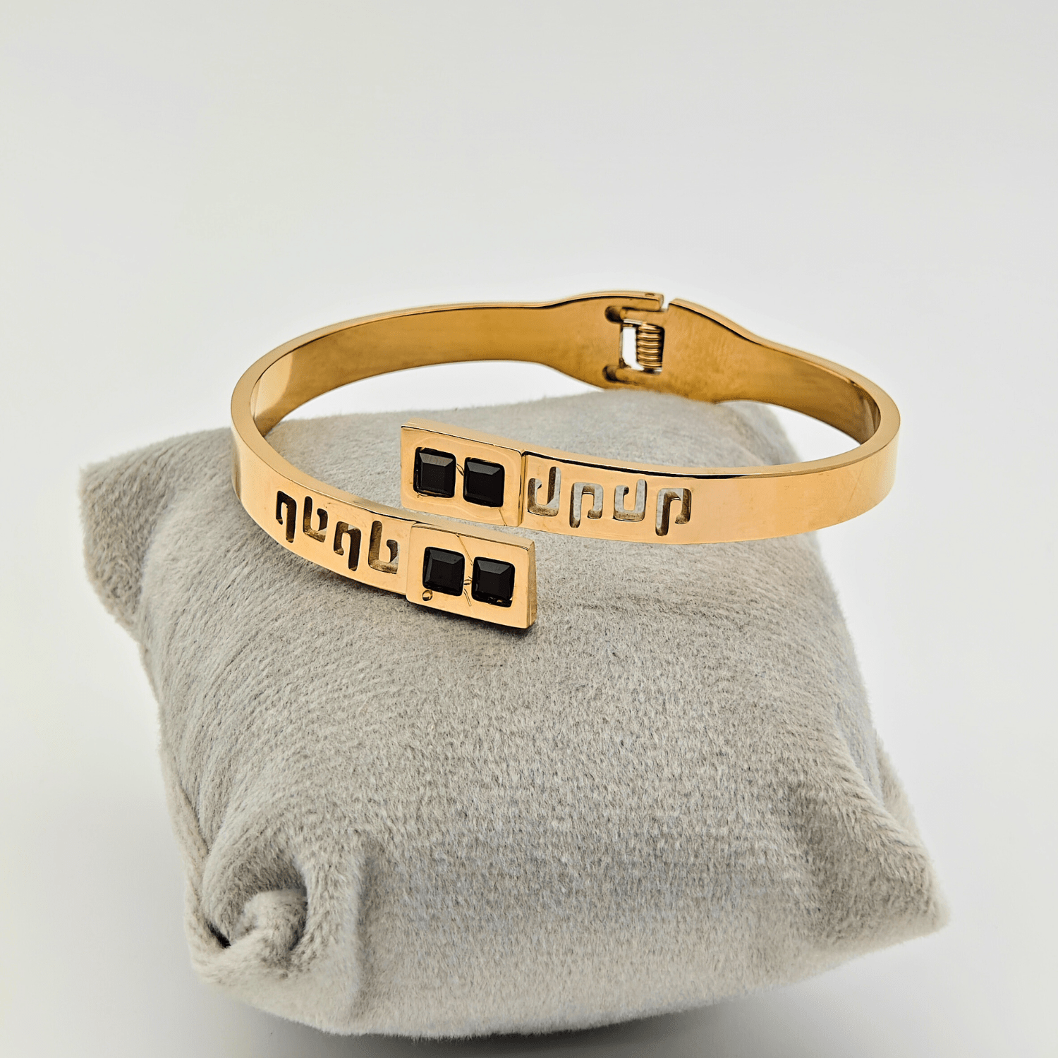 Chic 18K Rose Gold - Plated Anti - Tarnish Bangle with Black Onyx Accents RGB227 - The Soul Jewellery