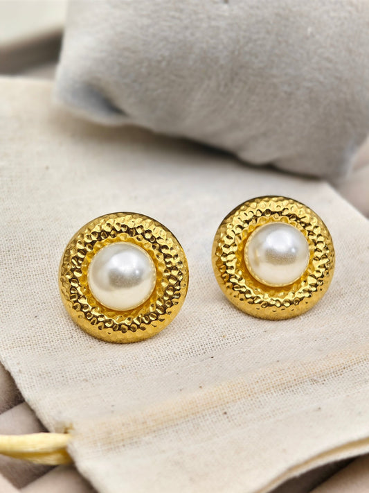Elegant 18K Gold Pearl Stud Earrings – Everyday Glamour - The Soul Jewellery