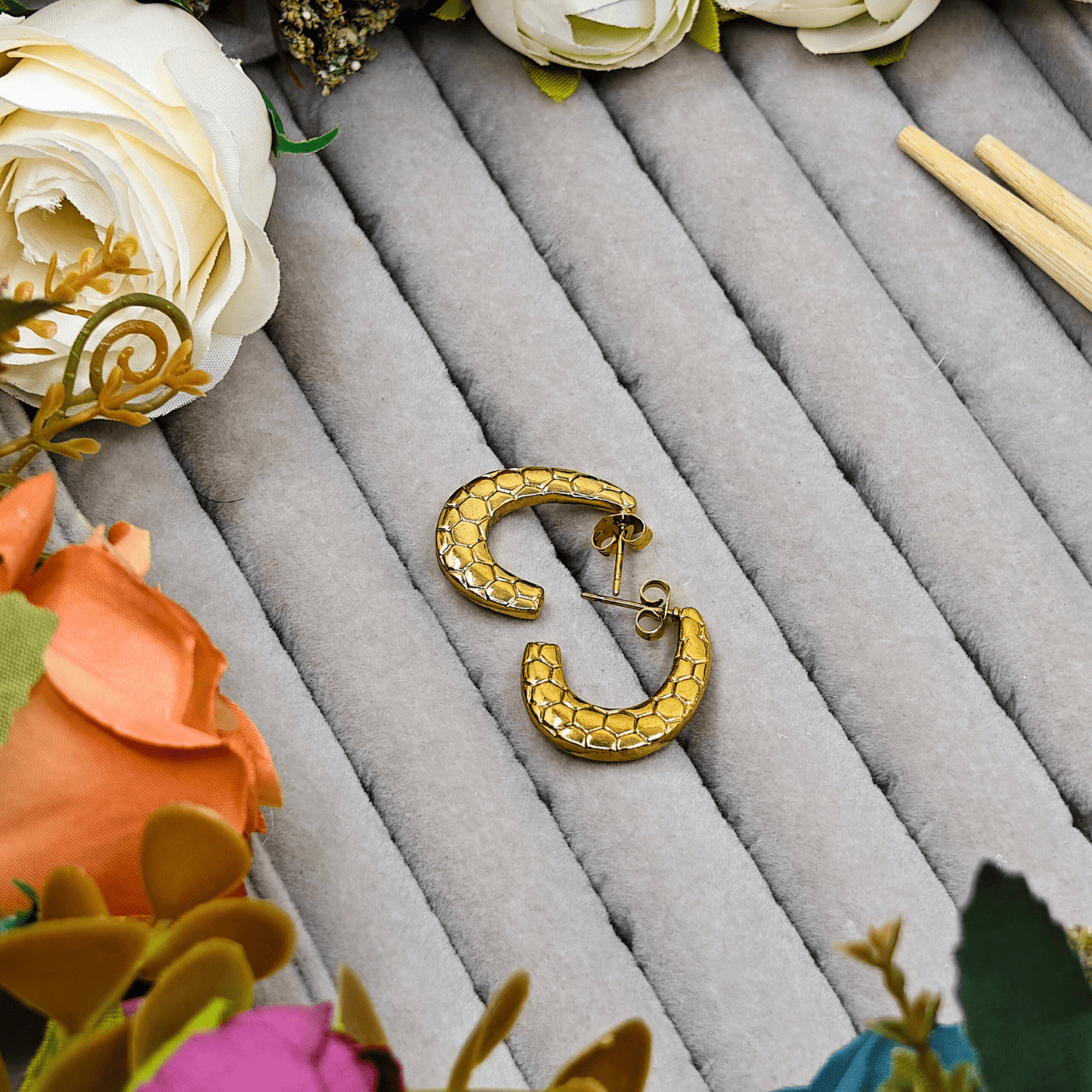 18 K Gold Plated Anti Tarnish Half Moon Hoops Earring ATER168 - The Soul Jewellery