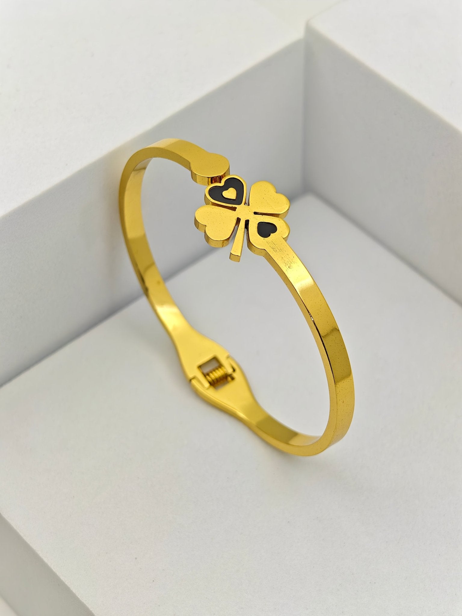 AURÉLIA AMORE LUXE 8™ Regal Clover Enamel Demi Fine Anti-Tarnish Kada Bracelet for Women - The Soul Jewellery