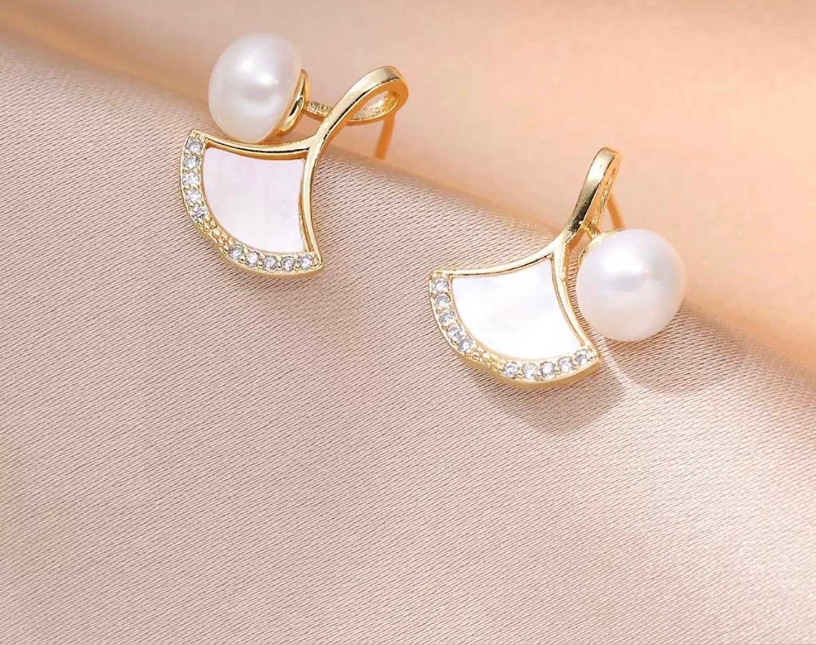 Venus Pearl Bloom 6™ Gold Fan Stud Earrings for Women – Demi - Fine Anti - Tarnish Stainless Steel Mother of Pearl Crystal Designer Earrings - The Soul Jewellery