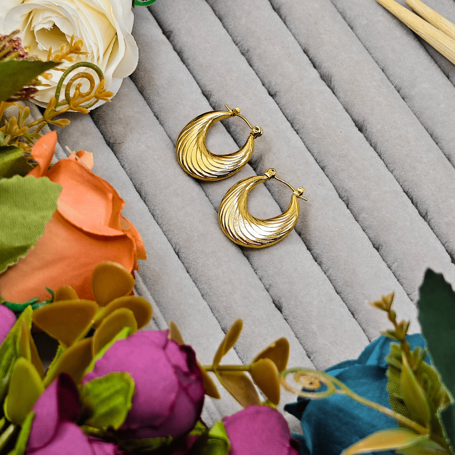 18 K Gold Plated Anti Tarnish Textured Round Hoops Earring ATER164 - The Soul Jewellery