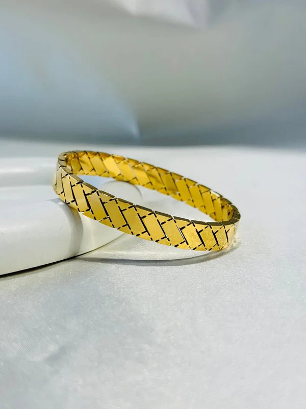 Luxury 18K Gold Plated Anti - Tarnish Geometric Pattern Bangle – Elegant & Timeless Bracelet RGB406 - The Soul Jewellery