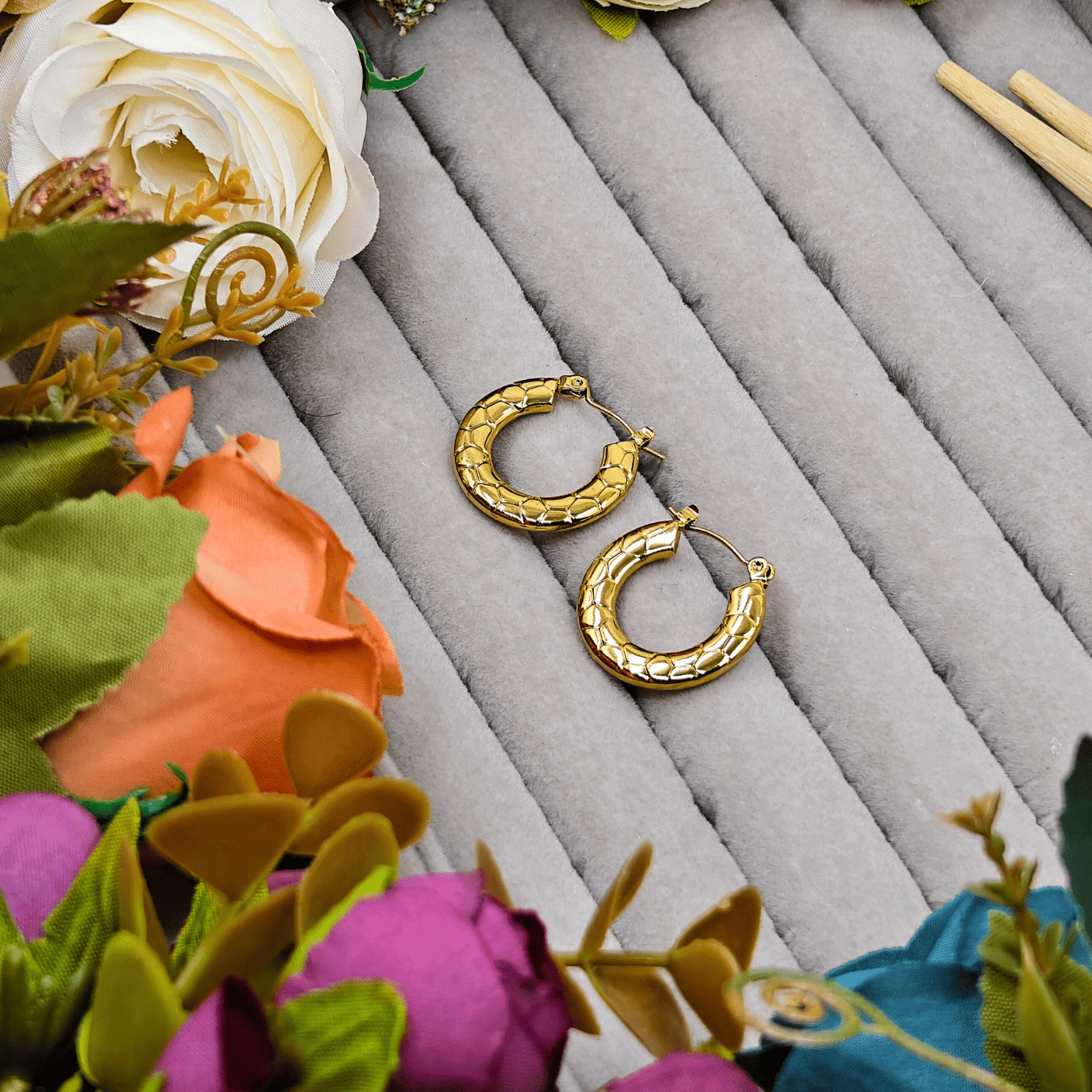 18 K Gold Plated Anti Tarnish Textured Round Hoops Earring ATER167 - The Soul Jewellery