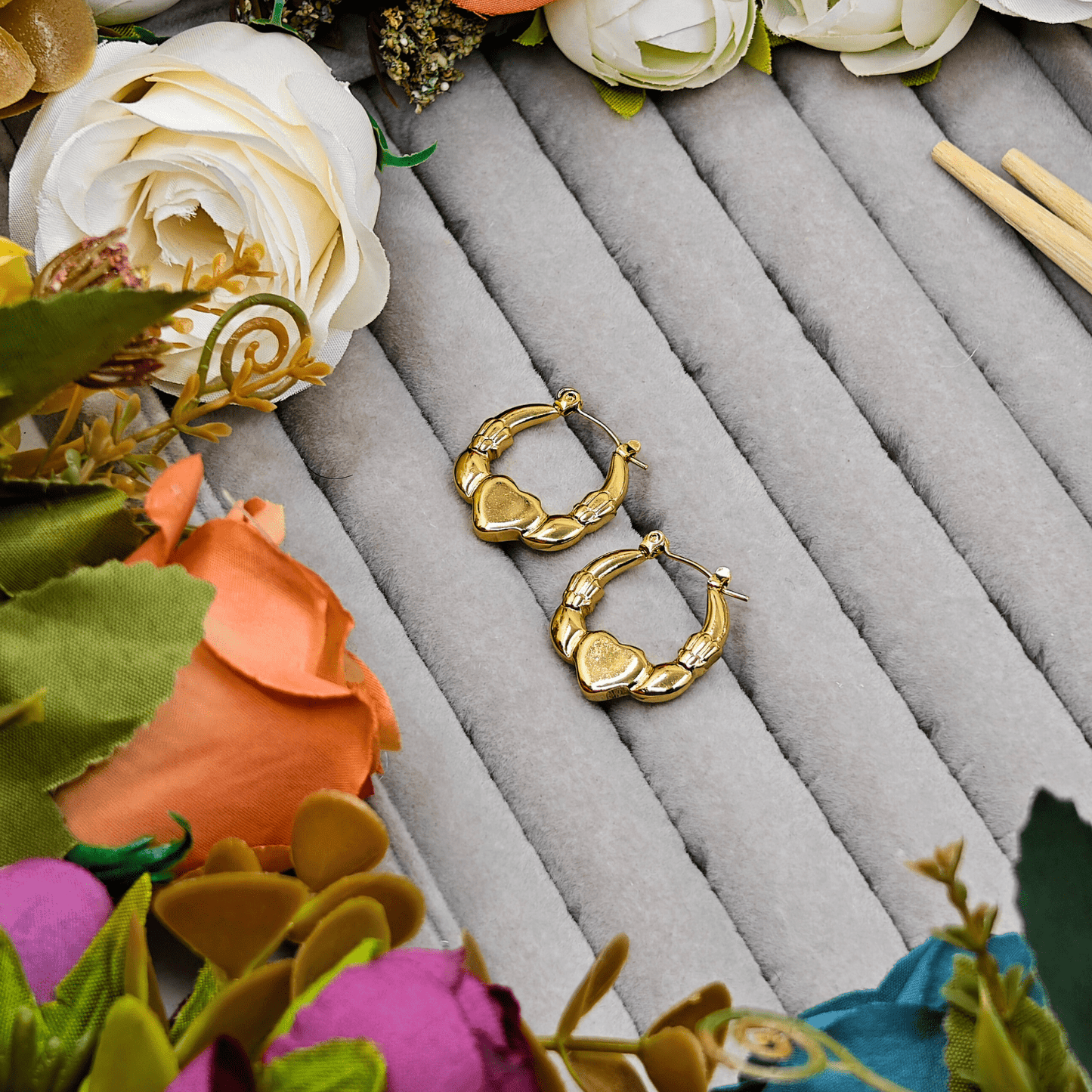 18 K Gold Plated Anti Tarnish Round Shaped Love Hoops Earring ATER154 - The Soul Jewellery